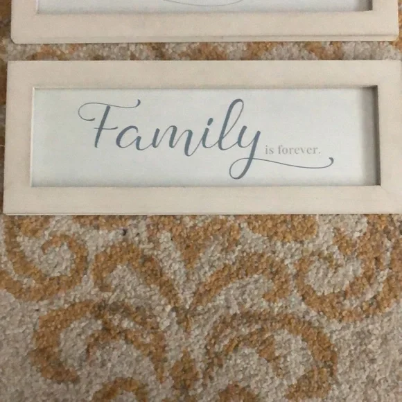LOVE and FAMILY 2 piece wall signs - Picture 2 of 4